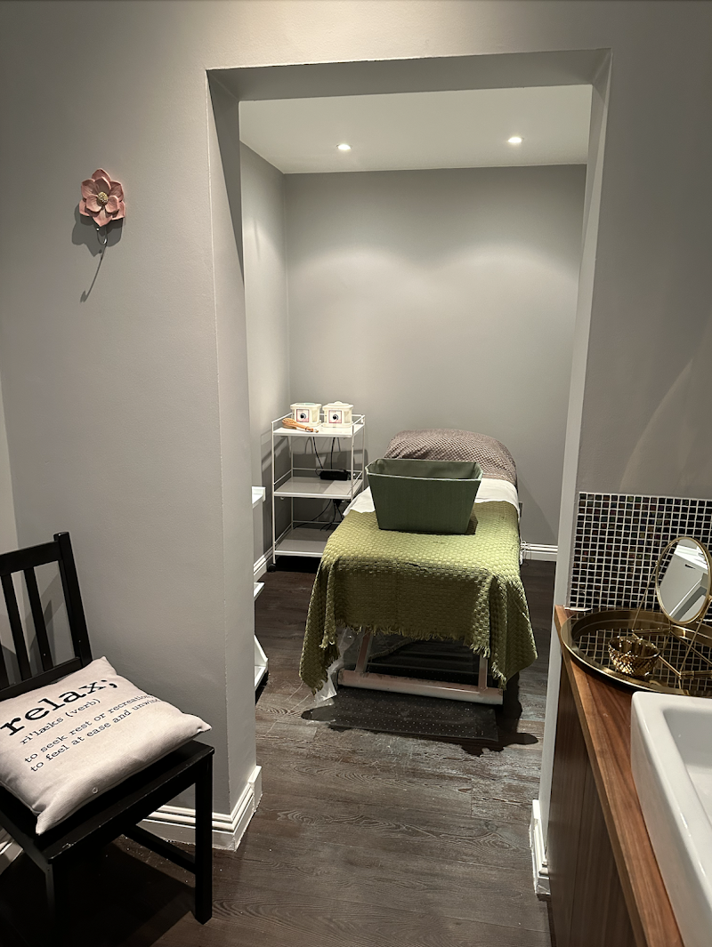 Sleeping Beauty Salon