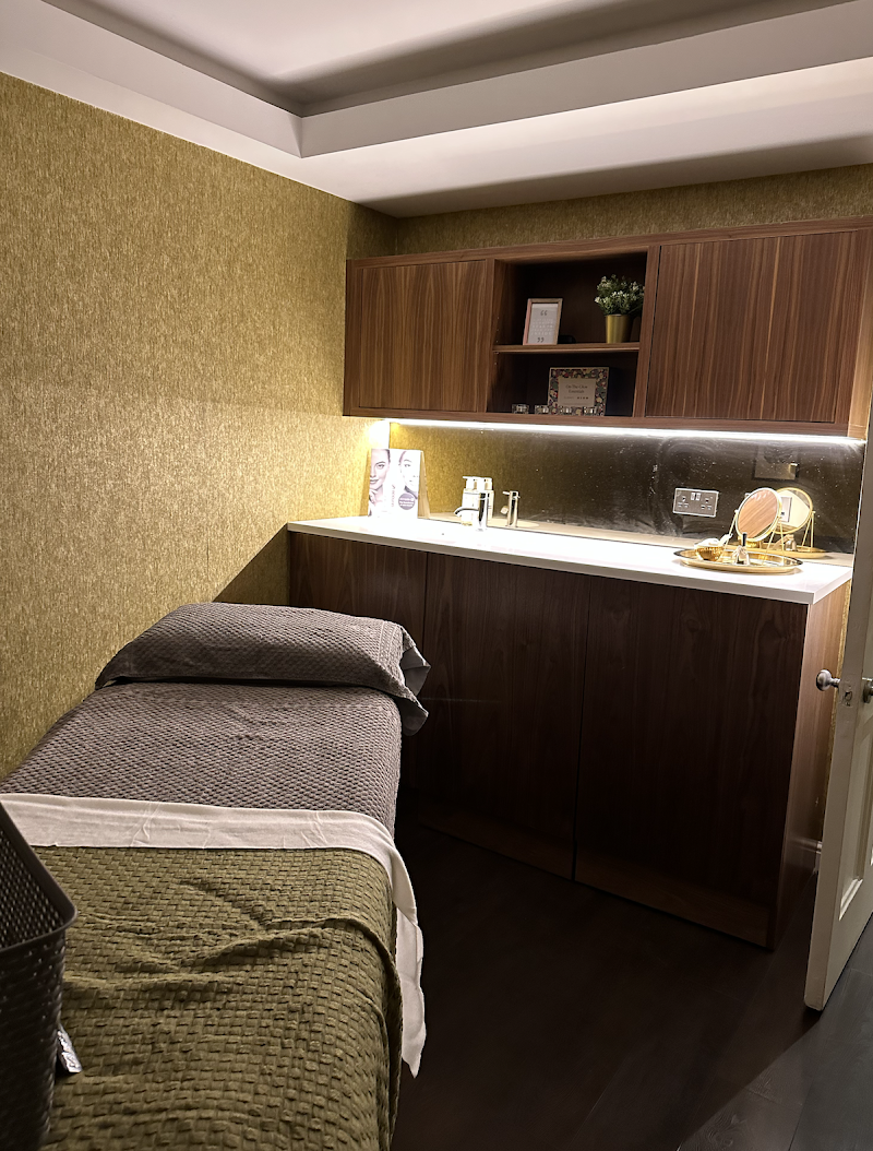 Sleeping Beauty Salon