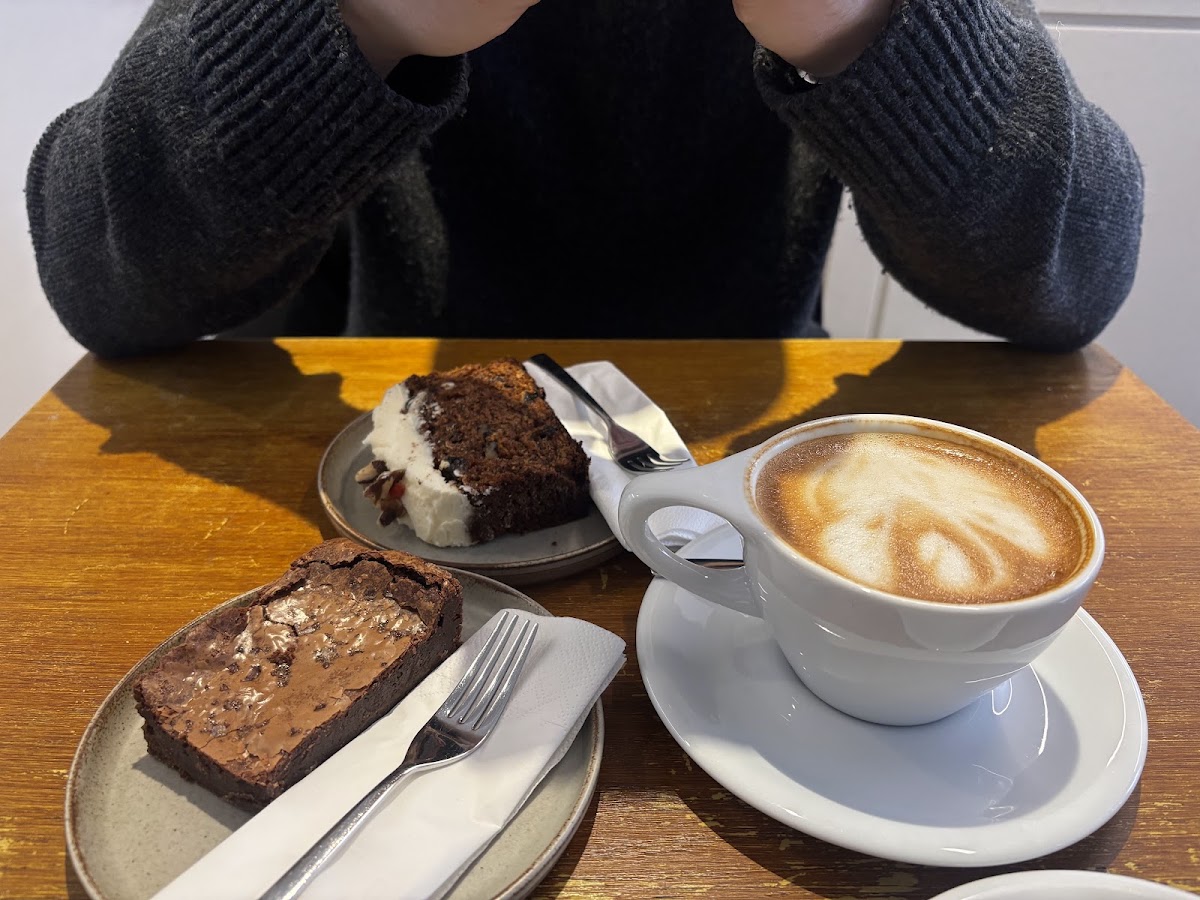 LOWDOWN — Cafe